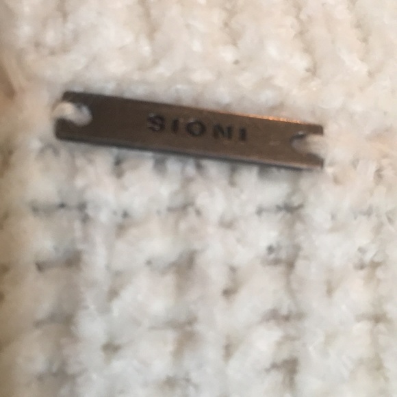 Sioni Pointelle V-Neck Sweater in Ivory - Picture 14 of 16